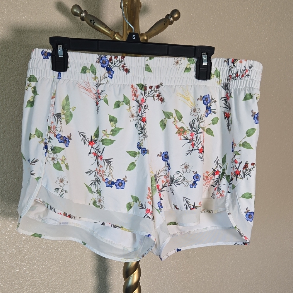Athleta White Floral Women's Athletic Shorts